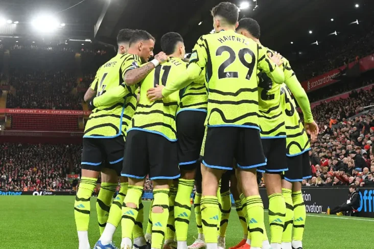Arsenal Rayakan Natal...