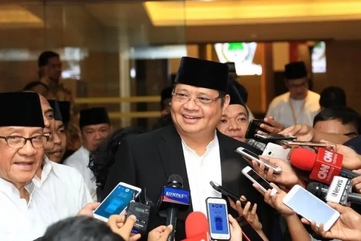 Airlangga Tunjuk Gus...