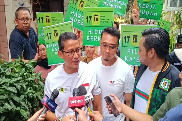 Ditemani Aiman Witjaksono,...
