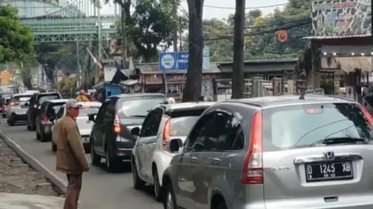 Libur Natal, Arus Lalu...