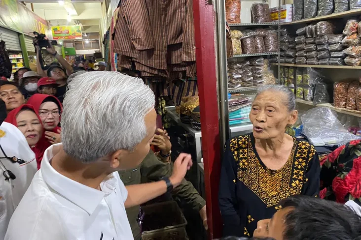 Kunjungi Pasar Jamu...