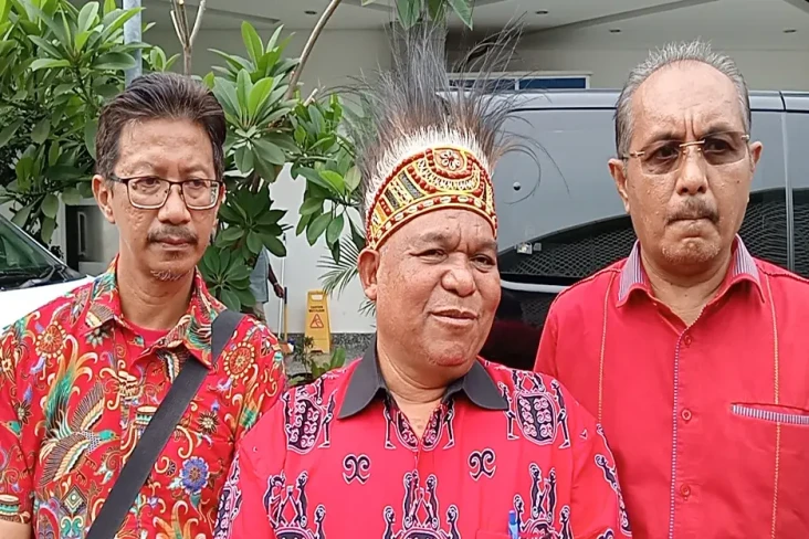 Besok, Jenazah Lukas...