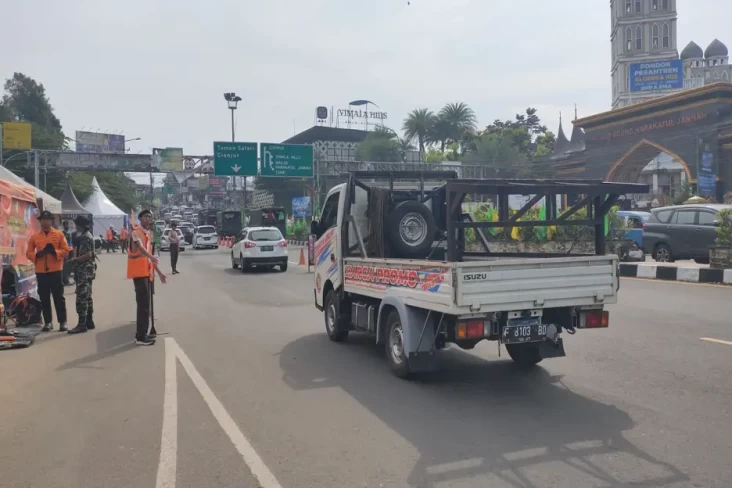 Pagi Ini, Lalin Jalur...