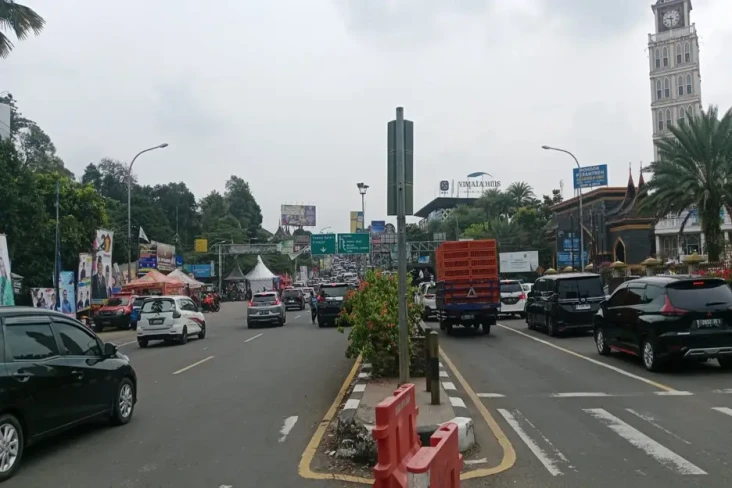 Kendaraan Menuju Puncak...