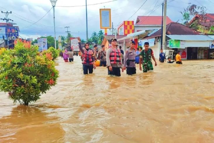 Banjir Bandang Terjang...