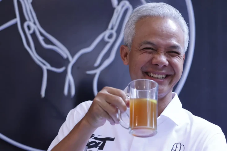 Ganjar Minum Jamu Kuat...