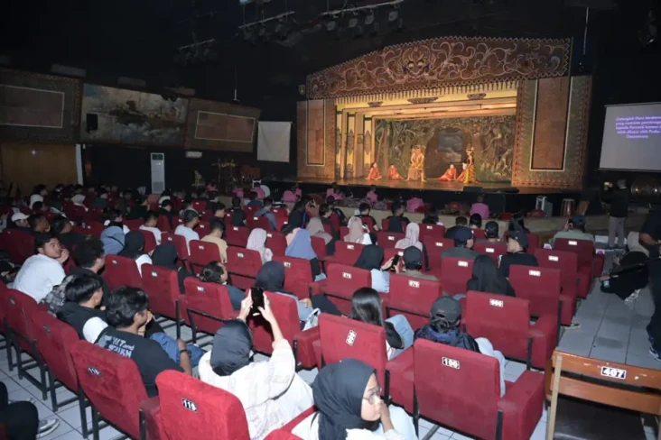 Tonton Pertunjukan Wayang...