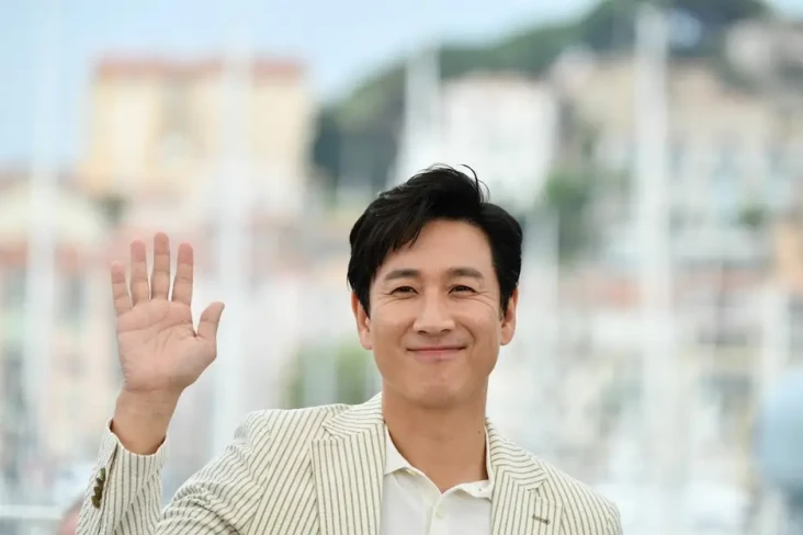 Lee Sun Kyun Tinggalkan...