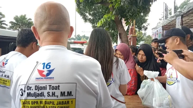 Ribuan Warga Pemegang...
