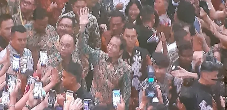 Hadiri Perayaan Natal...