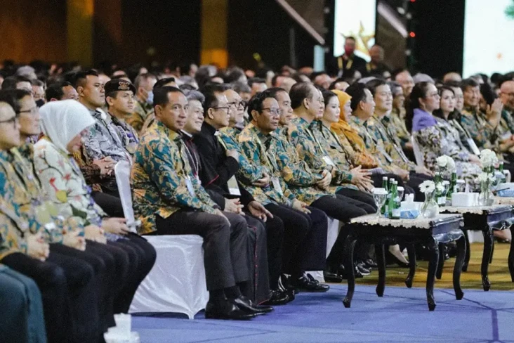 Dampingi Jokowi Hadiri...