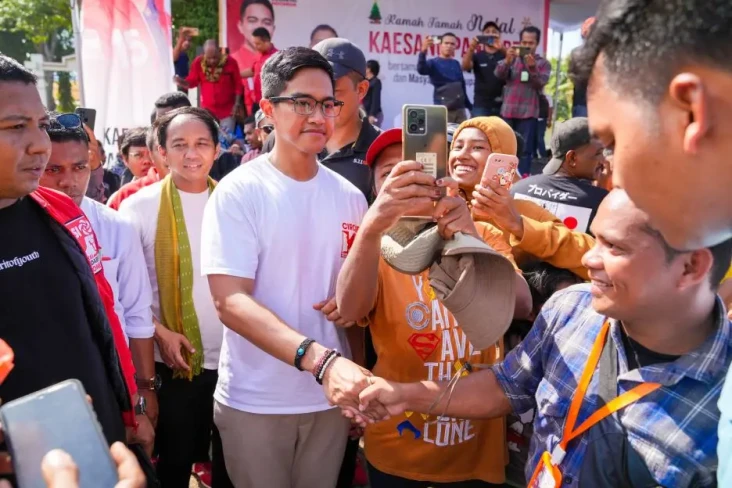 Di Maumere, Kaesang...