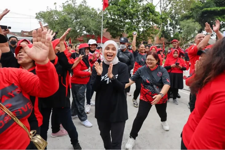 Senam Bareng Ibu-Ibu...