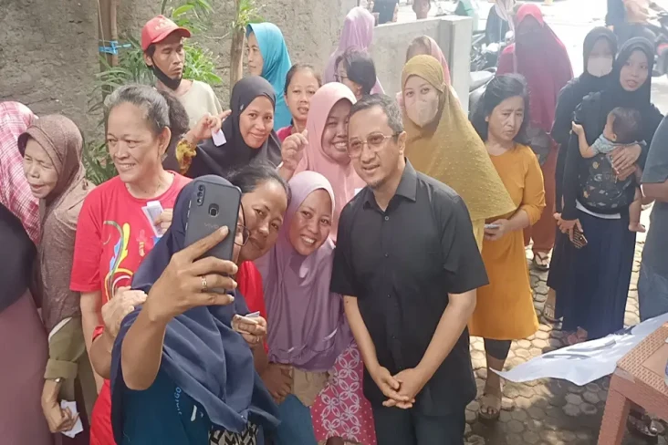 Hadiri Bazar Murah di...