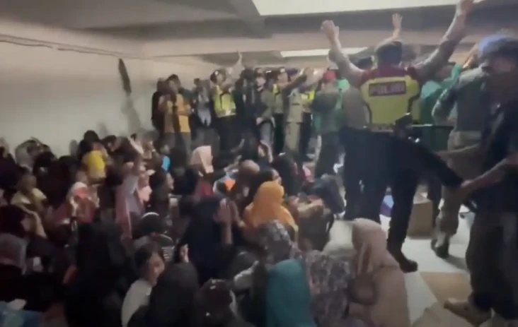 Viral Aksi Joget Mahasiswa...