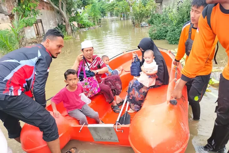 5 Hari Terkepung Banjir,...