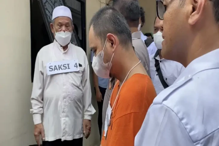 42 Adegan Rekonstruksi...