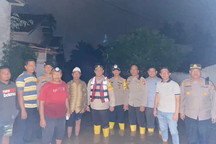 Bangun Dapur Umum, Kapolres...