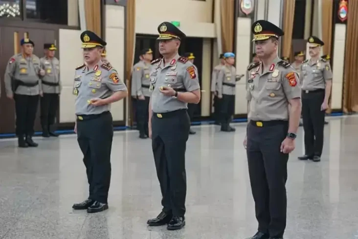 Komjen Polisi Bergelar...