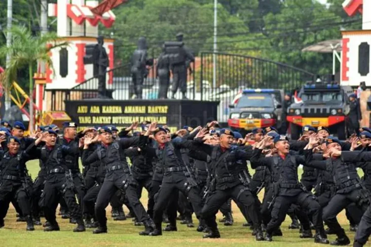 8 Jenderal Polisi yang...
