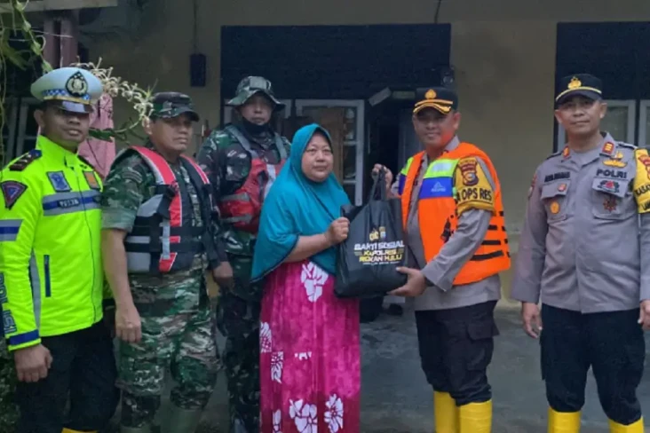 Korban Banjir di Rokan...