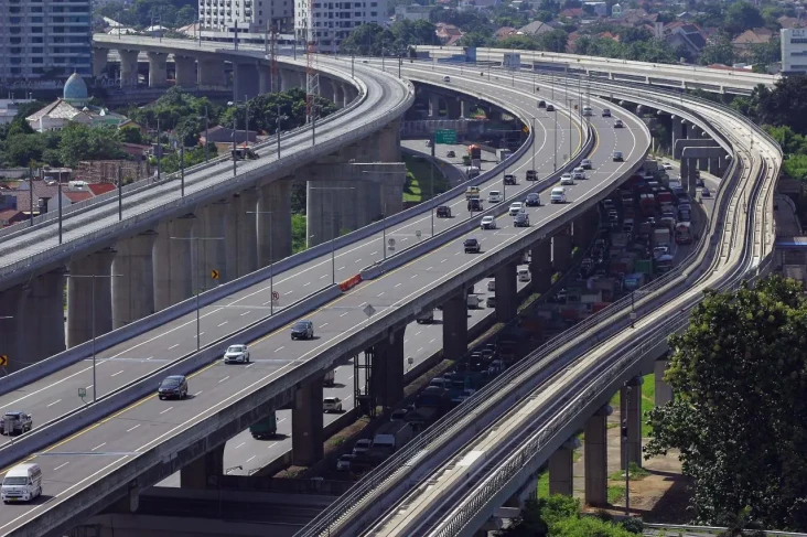 Libur Nataru Lewat Tol...
