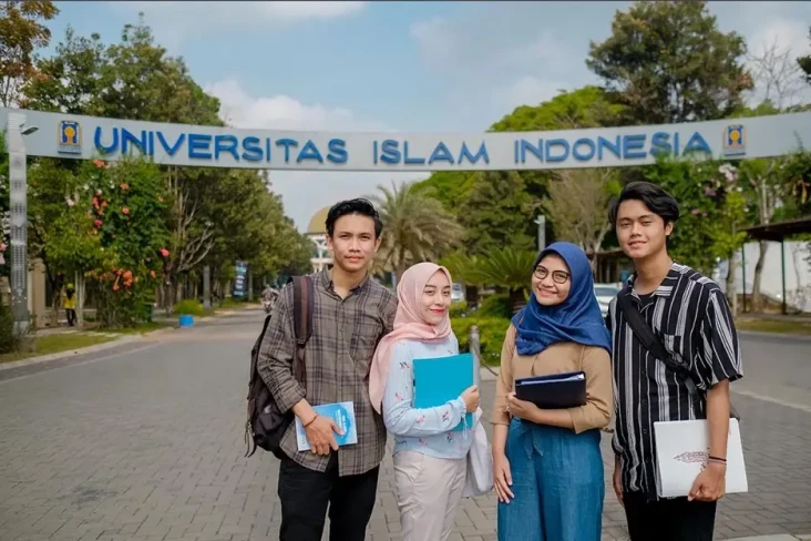 UII Yogyakarta Buka...