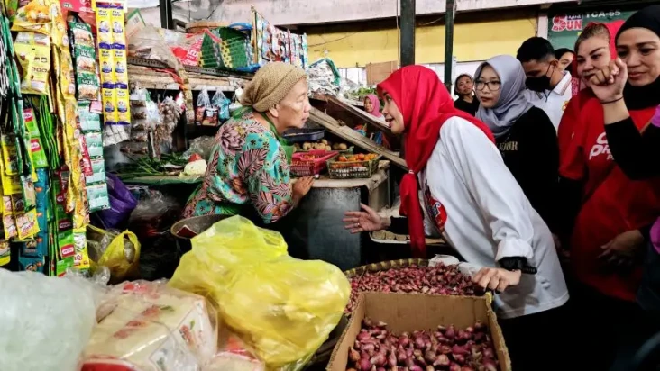Blusukan ke Pasar di...