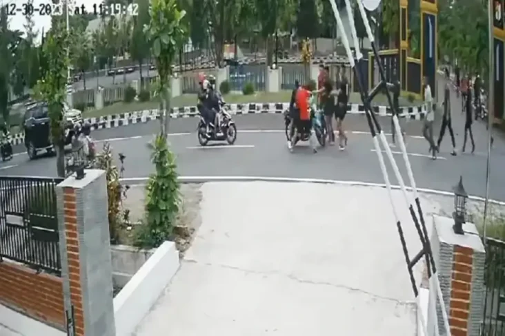 Gerak 98 Desak Usut...