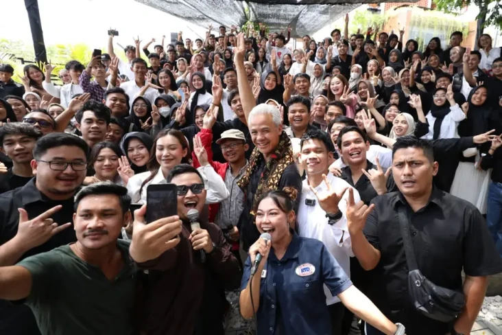 Ganjar Berbagi ke Gen...