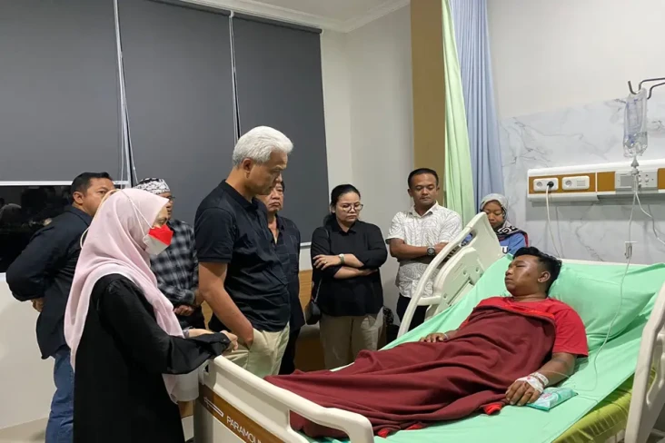 Ditemani Siti Atikoh,...