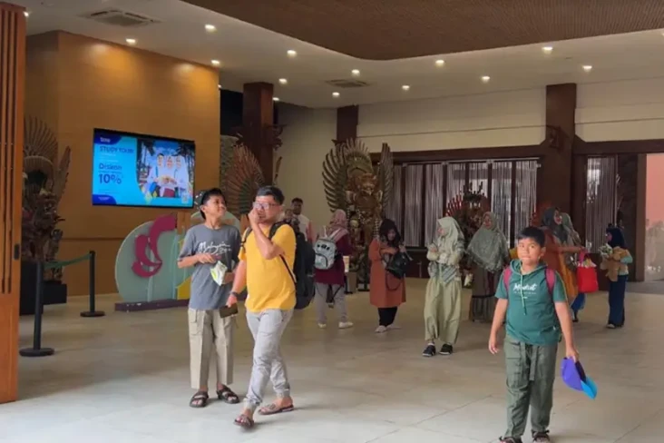 Malam Tahun Baru 2024,...