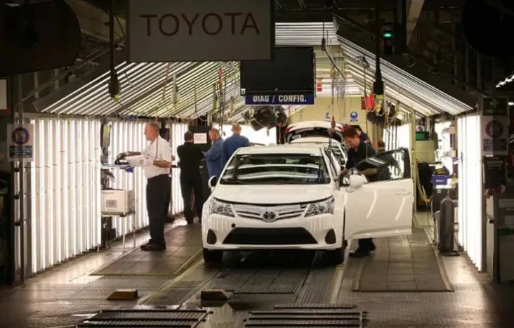 Toyota Mobil Terlaris...