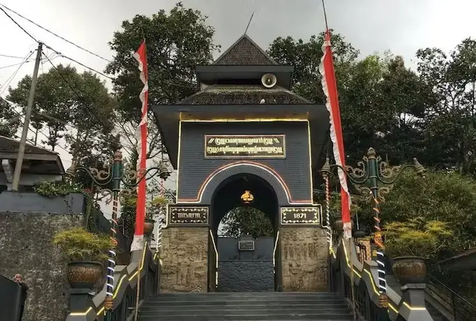Misteri Kakek Tua Berjenggot...