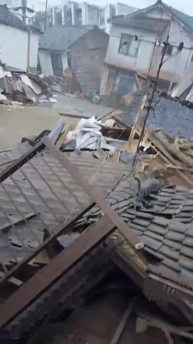Tsunami Terjang 3 Kota...