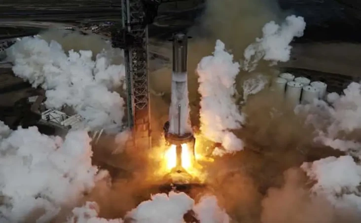 SpaceX Uji Coba Roket...