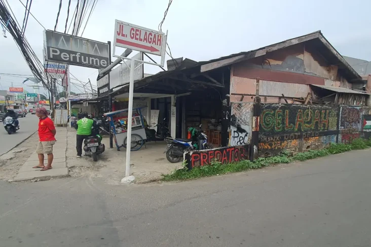 Polisi Dikeroyok Pemuda...