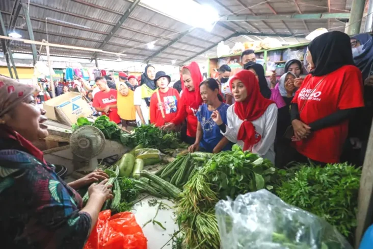 Blusukan ke Pasar-pasar,...