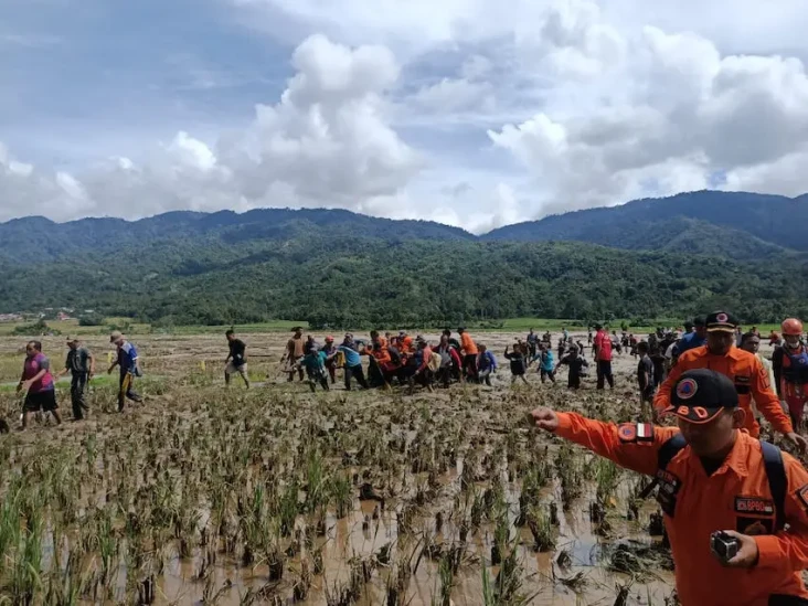 Longsor dan Banjir Terjang...