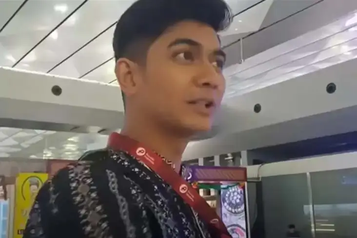 Terbang ke Tanah Suci...