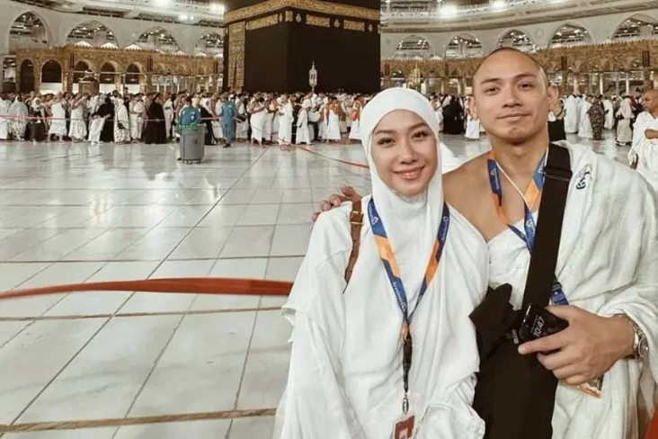 Umrah Bareng Suami,...