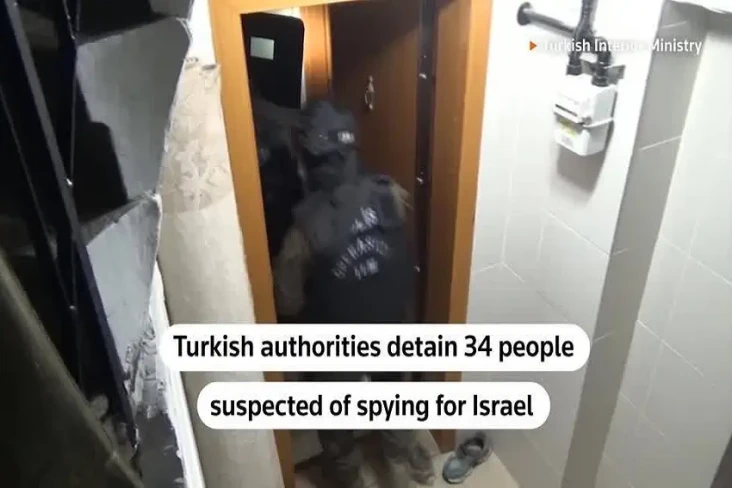 Polisi Turki Tangkap...