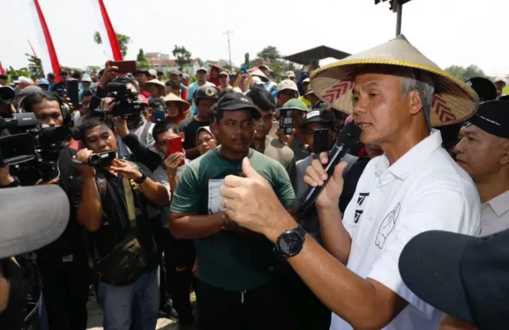 Kunjungan ke Demak,...