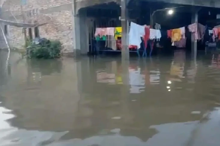 Banjir Bandang Menerjang...