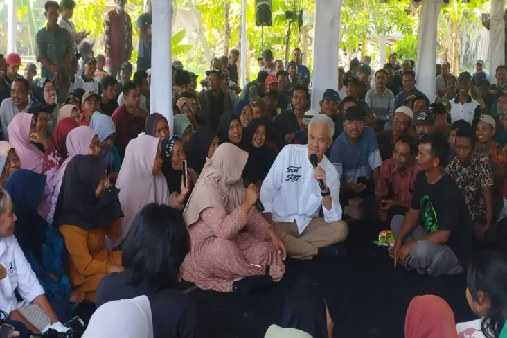 Temui Warga Desa Kutukan...