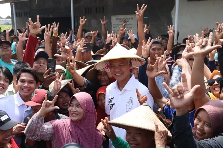 Hasil Survei Sebut Ganjar...
