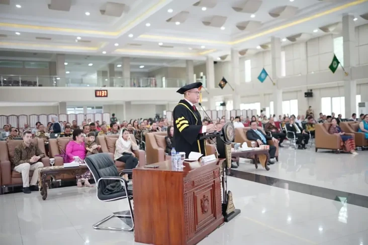 Dave Laksono Raih Gelar...