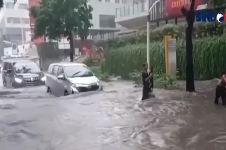 Hujan Deras Guyur Jakarta,...