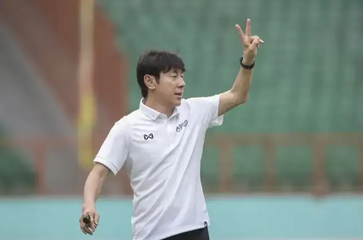 Pertahanan Timnas Indonesia...