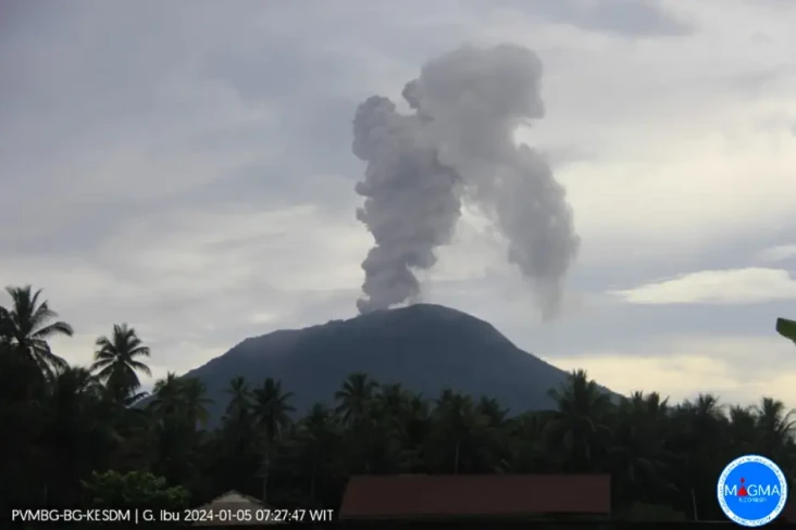 Gunung Ibu di Halmahera...